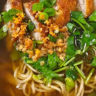 Bamee Ped (Duck Noodle Soup)