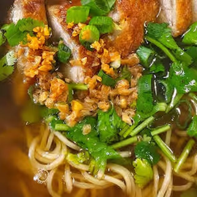 Bamee Ped (Duck Noodle Soup).